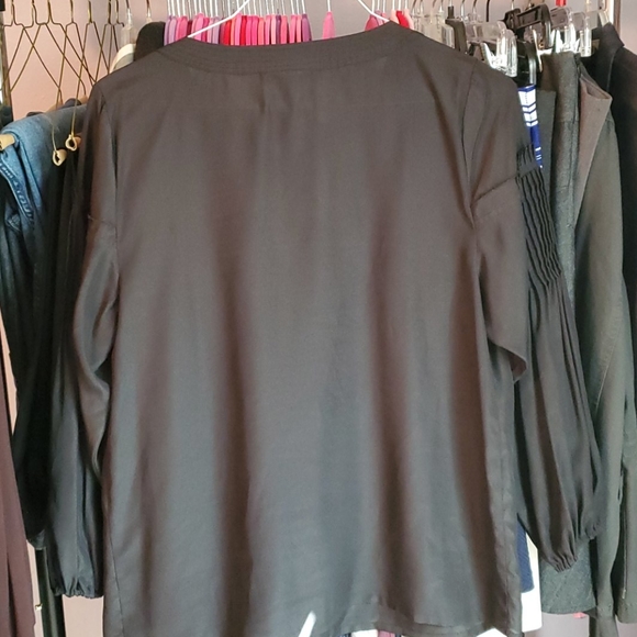 Rose & Olive black keyhole blouse - Picture 3 of 3